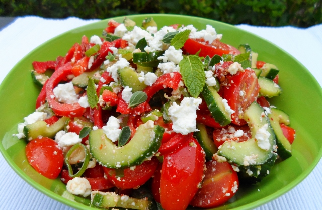 Karola's Kitchen - komkommer, tomaat en zoete paprika met feta