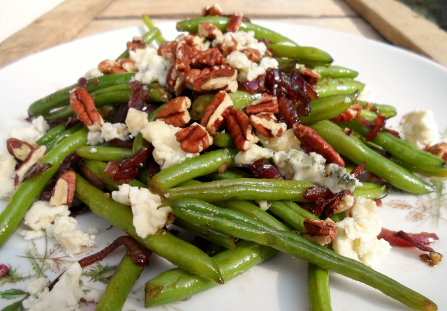 prinsessenboontjes met balsamico-uitjes en blauwe kaas