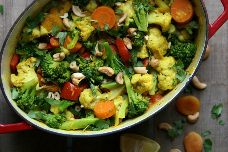 Karola's Kitchen - vegan groentencurry met kokos, kurkuma en cashewnoten