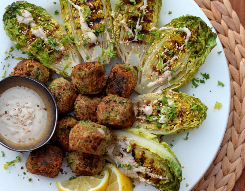 Karola's Kitchen - linzenballetjes met gegrilde slaharten