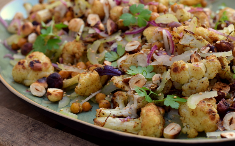 Karola's Kitchen - Kruidige bloemkool en kikkererwten uit de oven