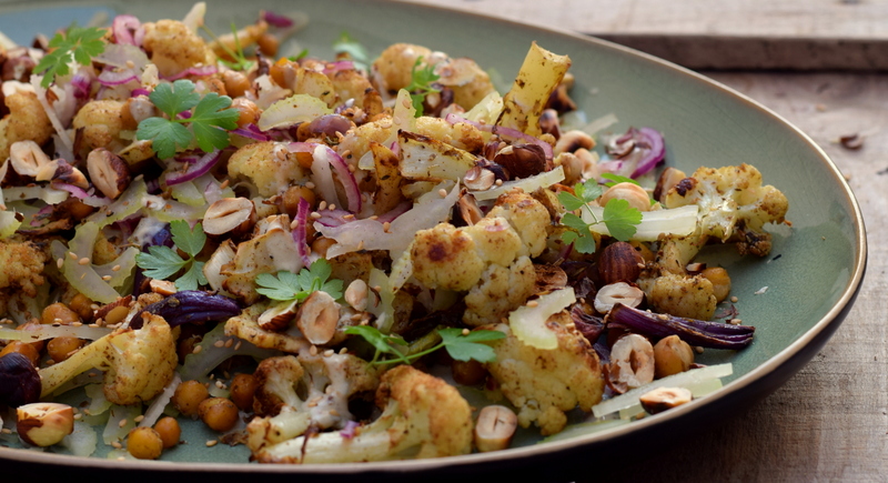 Karola's Kitchen - kruidige bloemkool en kikkererwten uit de oven