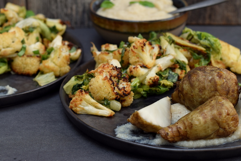 Karola's Kitchen - Gepofte aardpeer met geroosterde bloemkool en witte saus